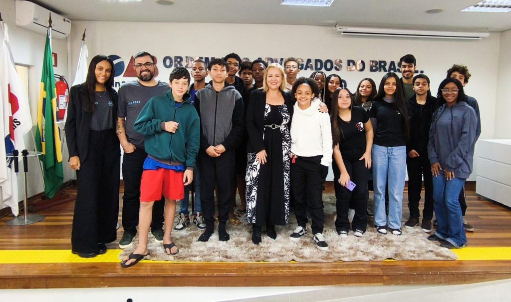 Alunos do 9º ano exploram o mundo jurídico com a presidente da OAB
